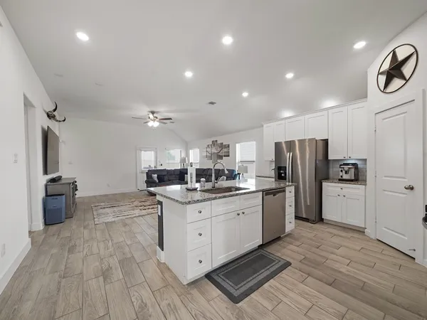 $329,900 | 9 Alyssa Palms Drive, Manvel, TX 77578