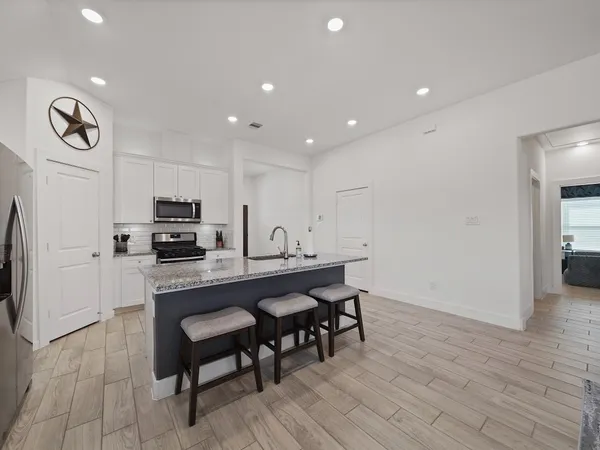 $329,900 | 9 Alyssa Palms Drive, Manvel, TX 77578