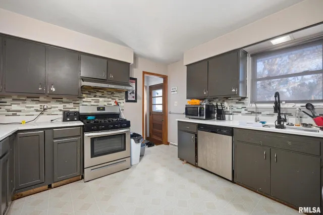 $199,990 | 5514 North Jesters Court, Peoria, IL 61614