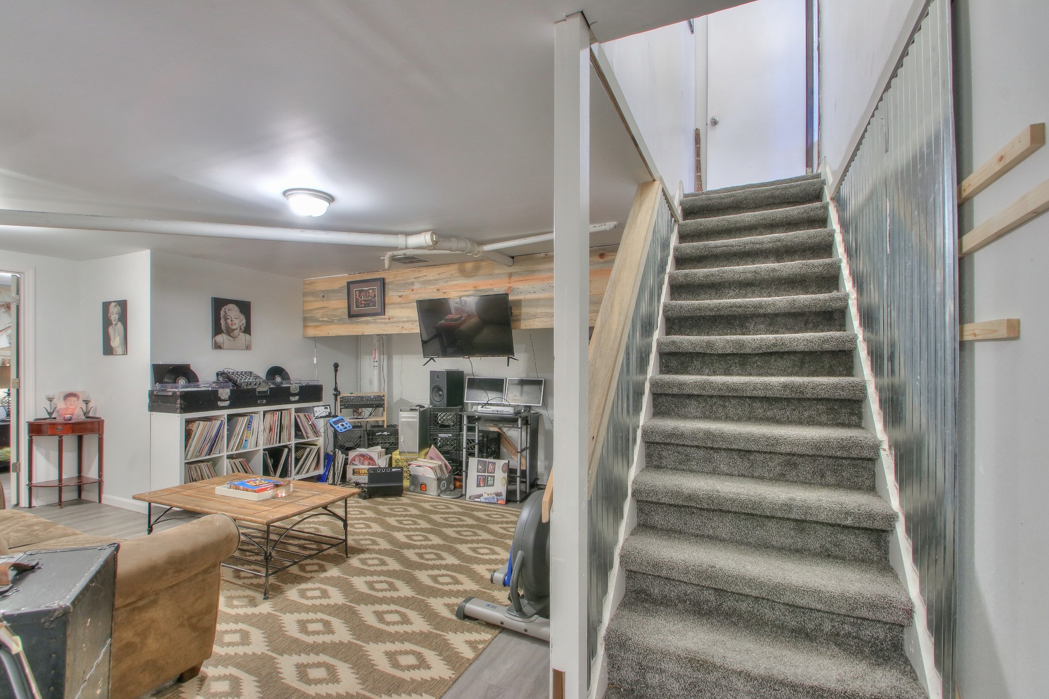 416 Harsh Lane Castalian Springs, TN 37031 - Photo 18 of 31 a living room with furniture