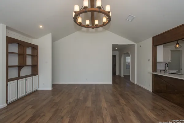 $2,350 | 430 Cr 683, Lytle, TX 78052