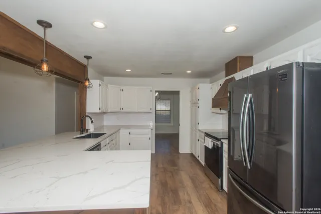 $2,350 | 430 Cr 683, Lytle, TX 78052