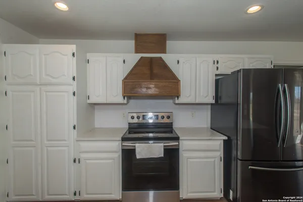 $2,350 | 430 Cr 683, Lytle, TX 78052