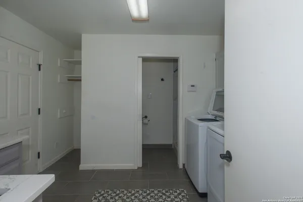 $2,350 | 430 Cr 683, Lytle, TX 78052