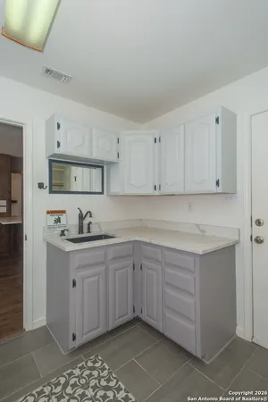 $2,350 | 430 Cr 683, Lytle, TX 78052