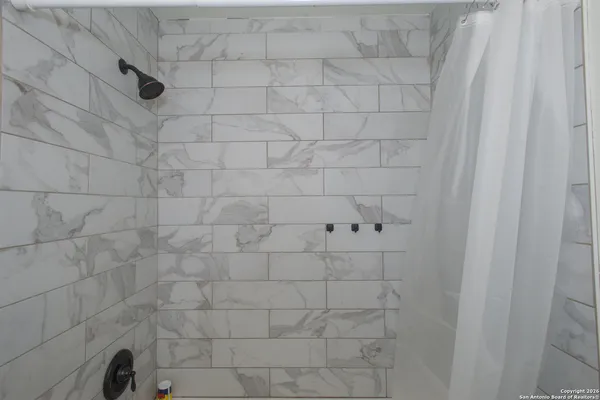 $2,350 | 430 Cr 683, Lytle, TX 78052