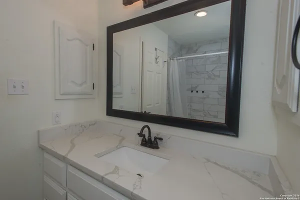 $2,350 | 430 Cr 683, Lytle, TX 78052