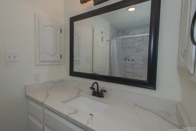 $2,350 | 430 Cr 683, Lytle, TX 78052