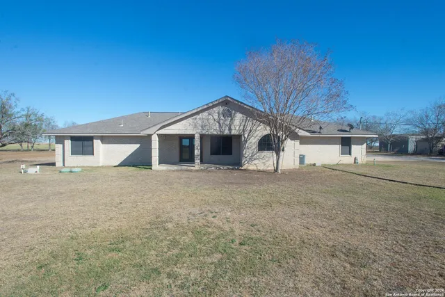 $2,350 | 430 Cr 683, Lytle, TX 78052