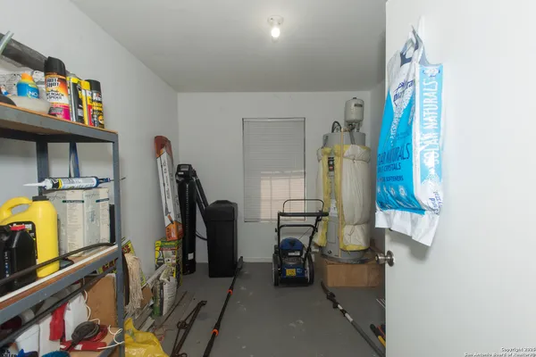 $2,350 | 430 Cr 683, Lytle, TX 78052