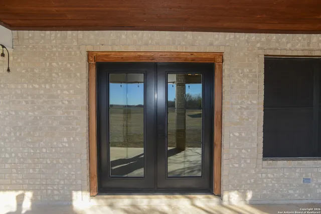 $2,350 | 430 Cr 683, Lytle, TX 78052