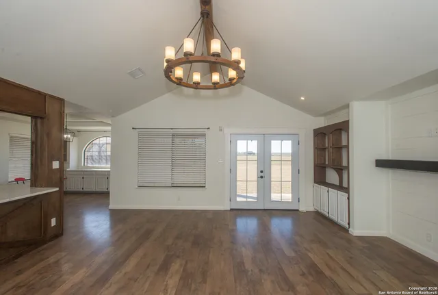 $2,350 | 430 Cr 683, Lytle, TX 78052