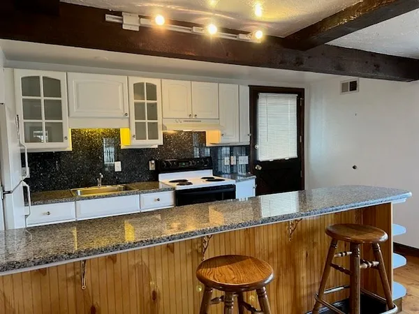 $2,400 | 16 A Stowe Road, Unit A, Southborough, MA 01772
