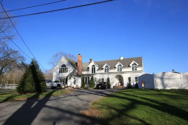 $2,400 | 16 A Stowe Road, Unit A, Southborough, MA 01772