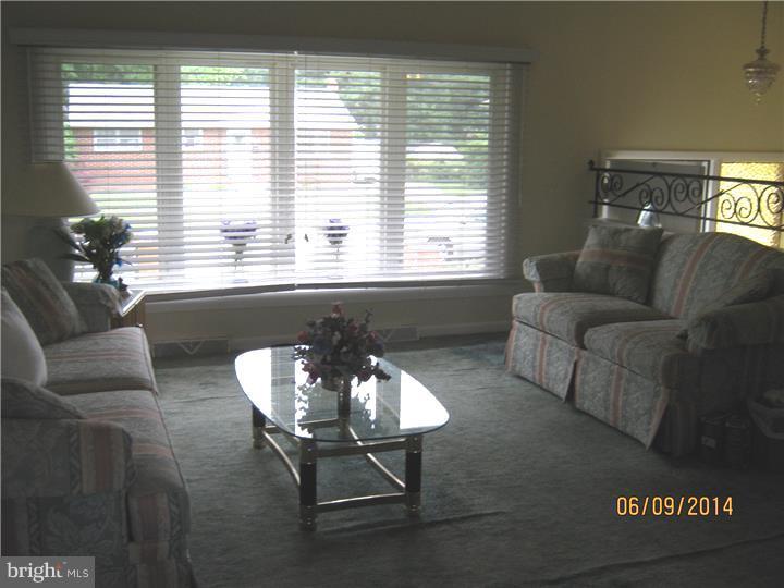 928 Kirk Road Williamstown, NJ 08094 - Photo 5 of 10 Living Room
