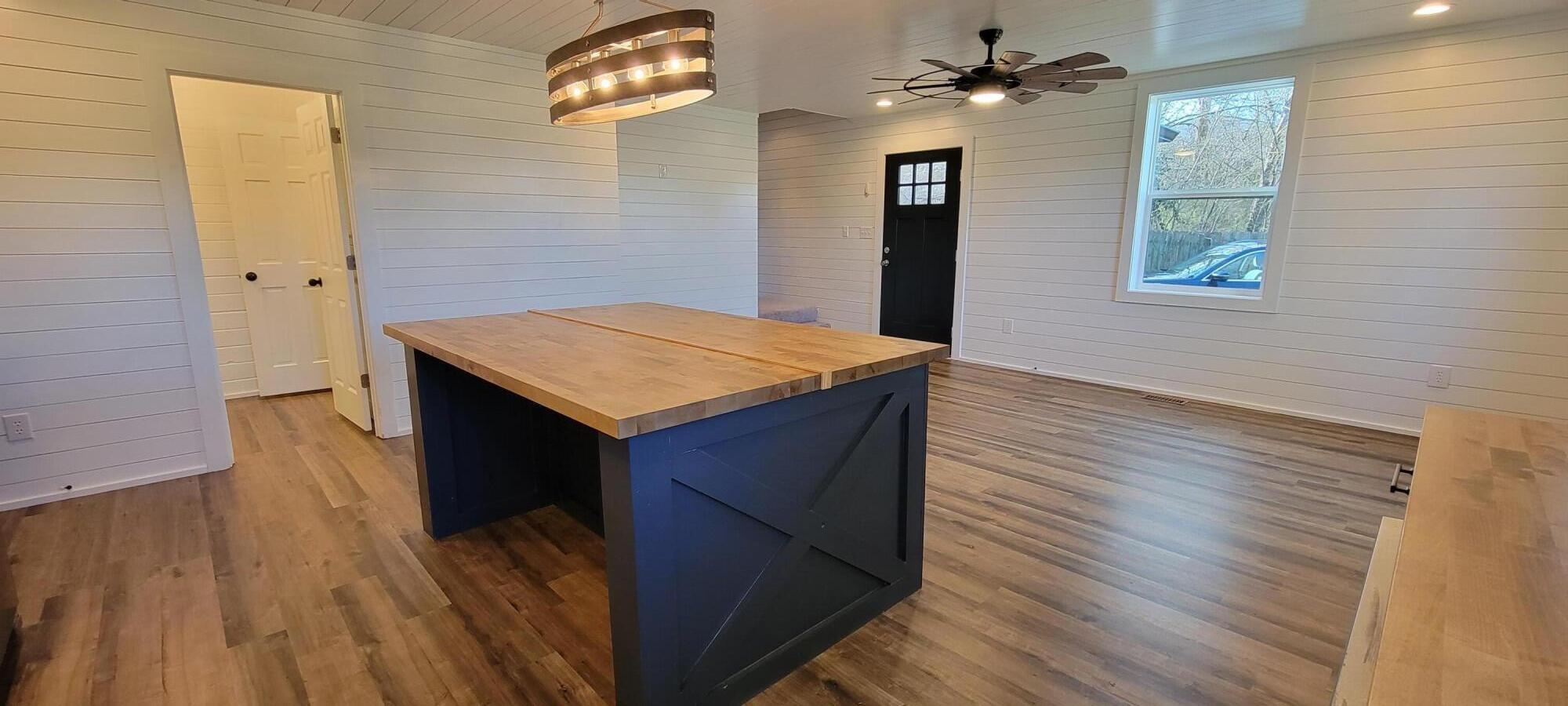 185 H Heaton Road Elizabethton, TN 37643 - Photo 14 of 33 Kitchen to living