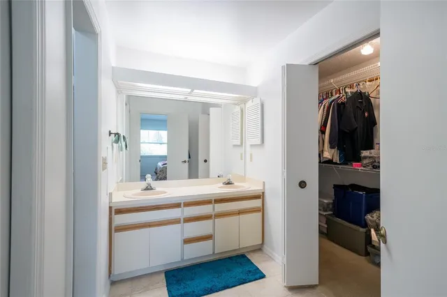 a en suite bathroom with a double vanity sink and a mirror
