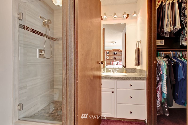 20221 107th Avenue Northeast Bothell, WA 98011 - Photo 9 of 21 Gallery Image 9