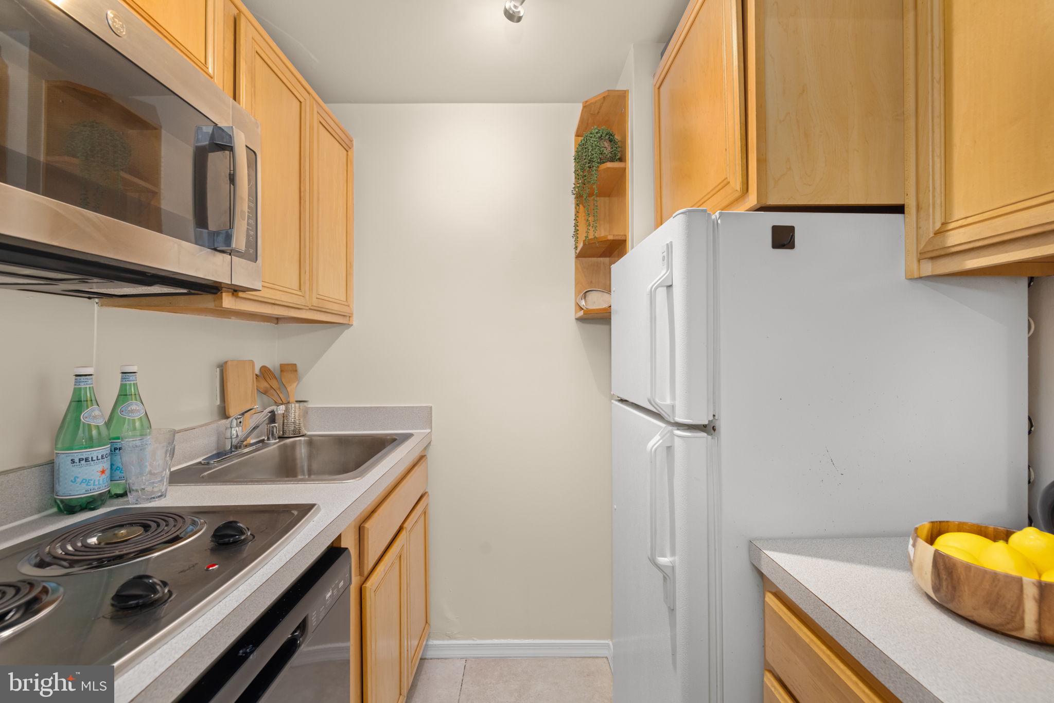 2141 I Street Northwest, Unit 204 Washington, DC 20037 - Photo 6 of 28 Kitchen