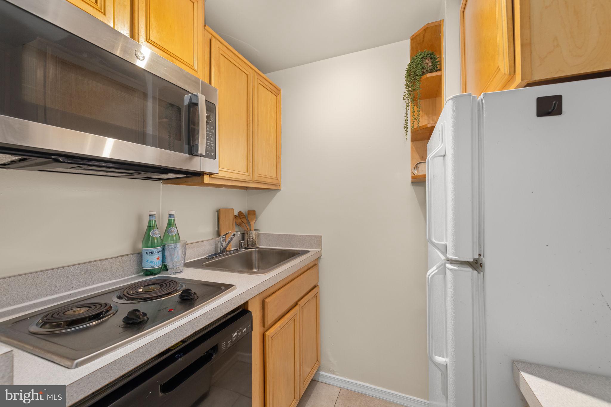 2141 I Street Northwest, Unit 204 Washington, DC 20037 - Photo 7 of 28 Kitchen