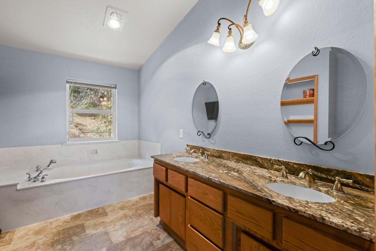 1100 Riverbanks Road Grants Pass, OR 97527 - Photo 23 of 32 EP1A8775 Large