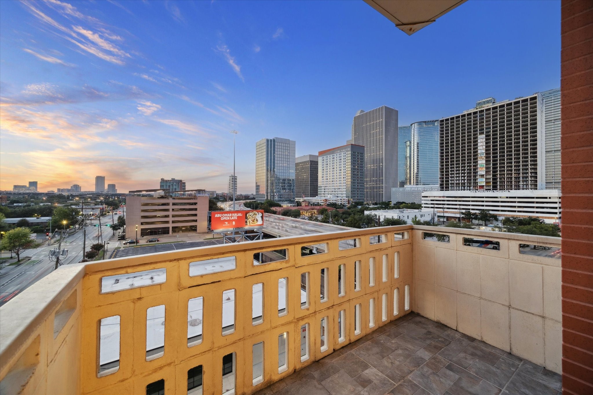 2016 Main Street, Unit 622 Houston, TX 77002 - Photo 2 of 27 Balcony off the dining area facing the north
