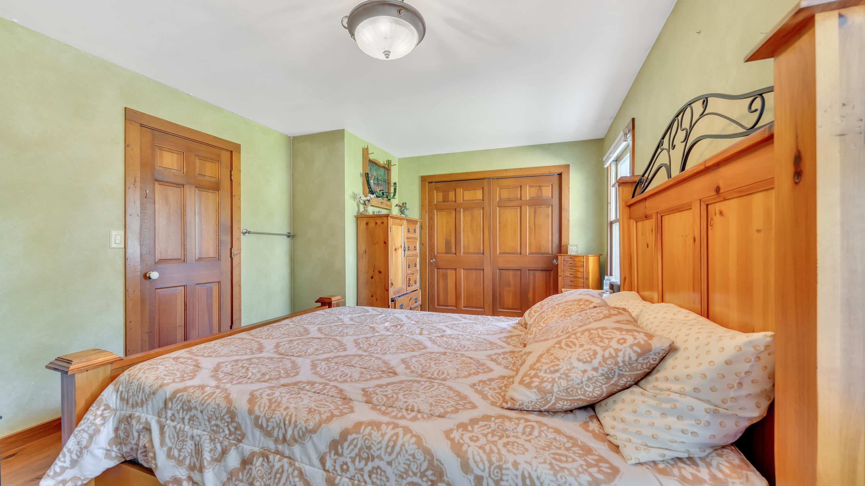 1436 West Washington Avenue Cleveland, WI 53015 - Photo 10 of 38 Primary Bedroom