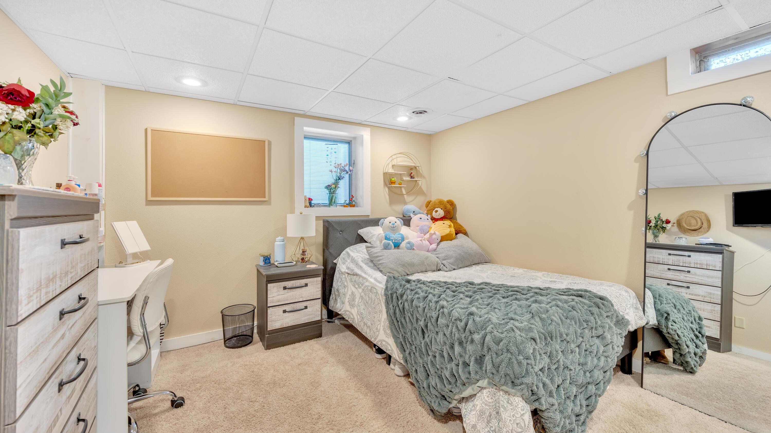 1436 West Washington Avenue Cleveland, WI 53015 - Photo 17 of 38 Bedroom Lower