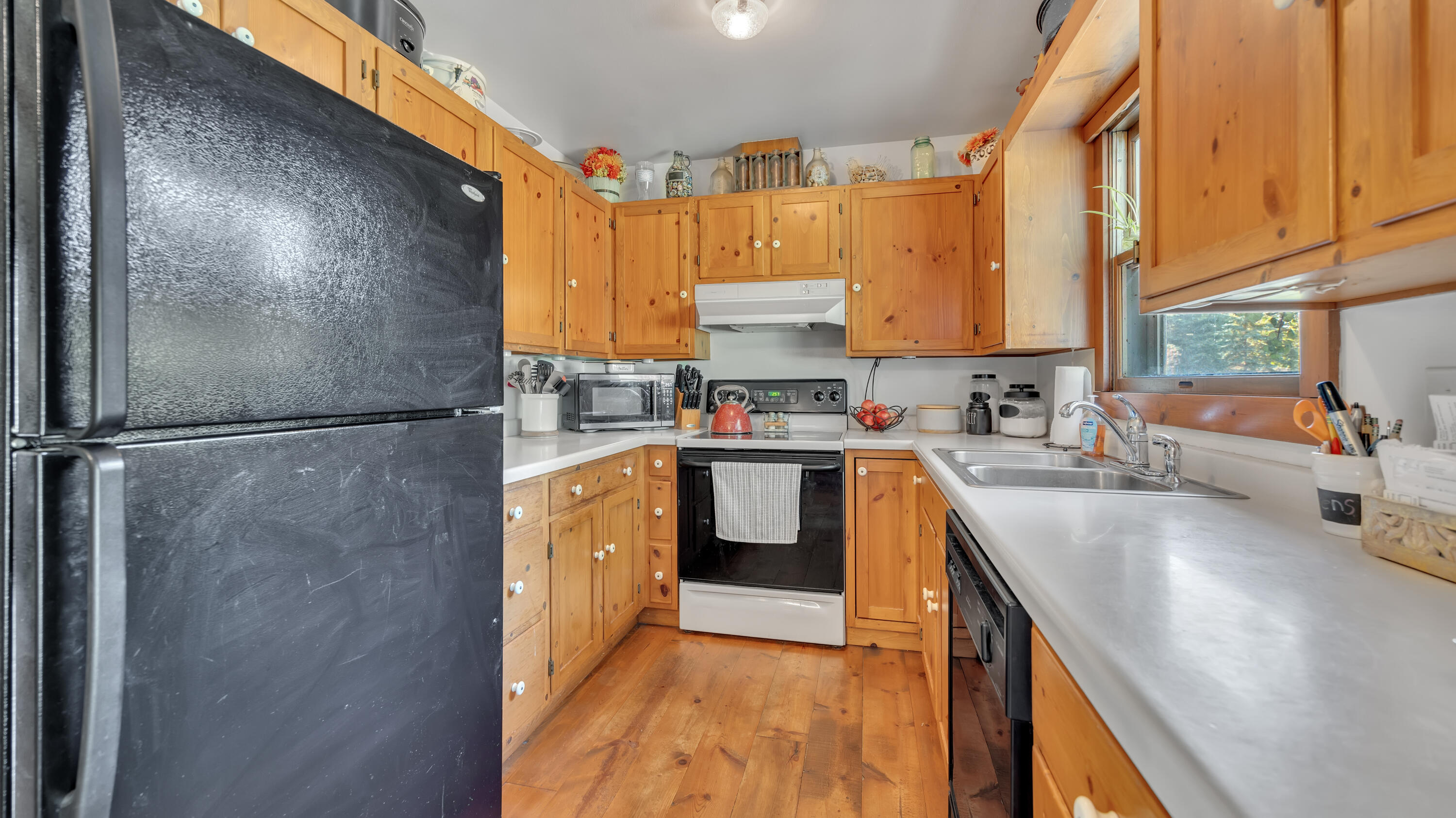 1436 West Washington Avenue Cleveland, WI 53015 - Photo 8 of 38 Kitchen