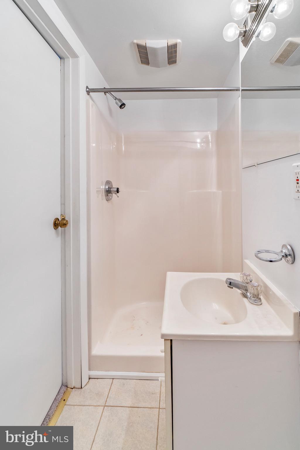 3501 Saluda Road Baltimore, MD 21236 - Photo 15 of 27 Lower Level Bath