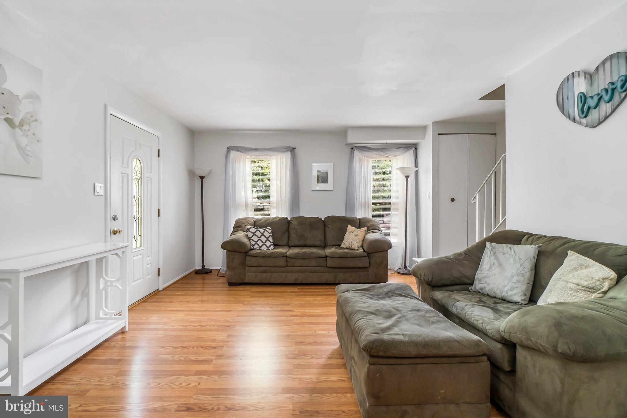 3501 Saluda Road Baltimore, MD 21236 - Photo 3 of 27 Living Room