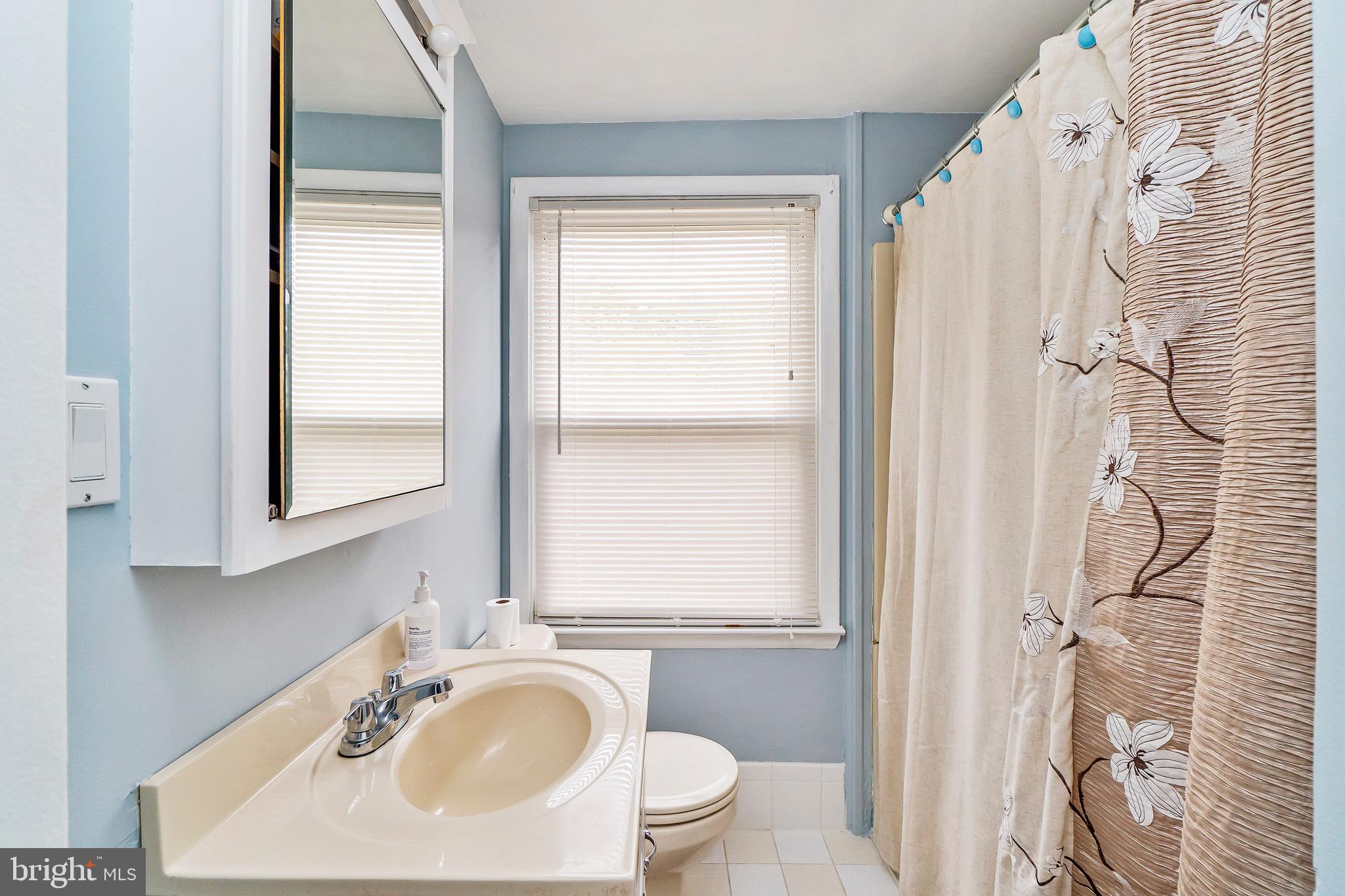 3501 Saluda Road Baltimore, MD 21236 - Photo 23 of 27 Upper Level Bath