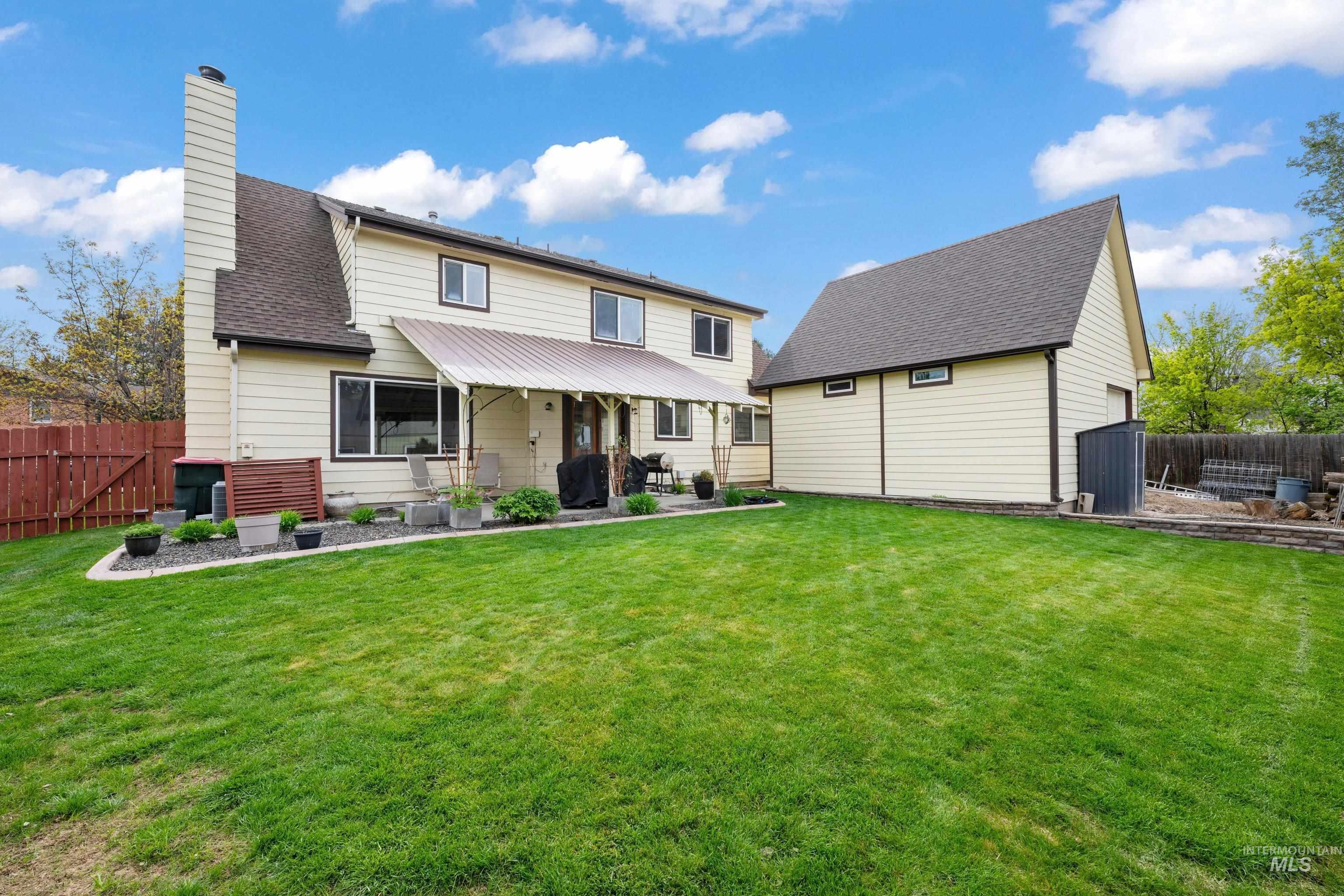 1921 Incline Way Meridian, ID 83646 - Photo 21 of 50 Expansive grass yard with a full privacy fence