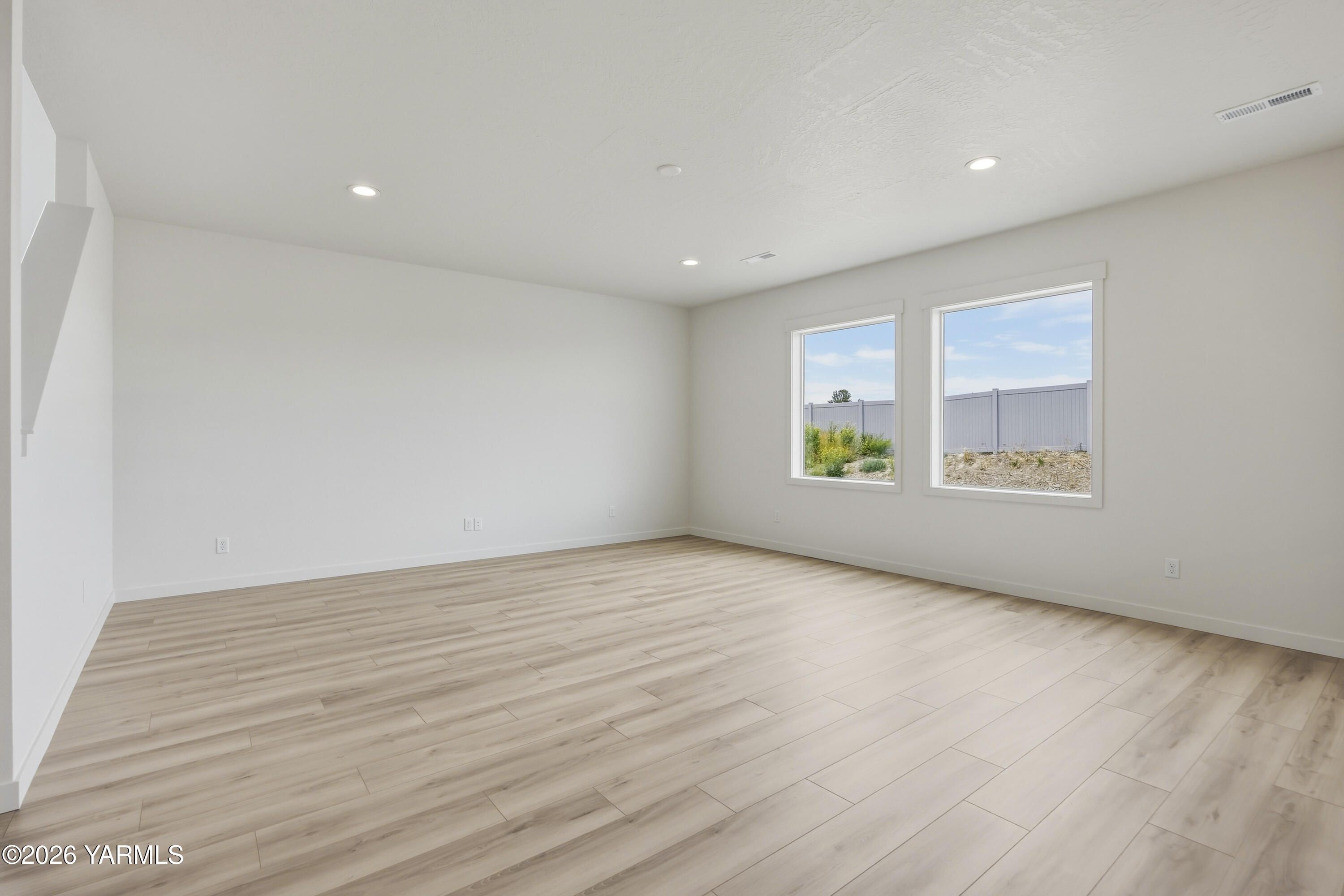215 Packer Street Prosser, WA 99350 - Photo 35 of 45 a view of an empty room with a window