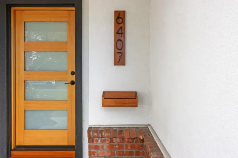 a picture of a bench in front of door