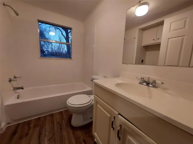 $1,150 | 606 West Washington Avenue, Whitney, TX 76692