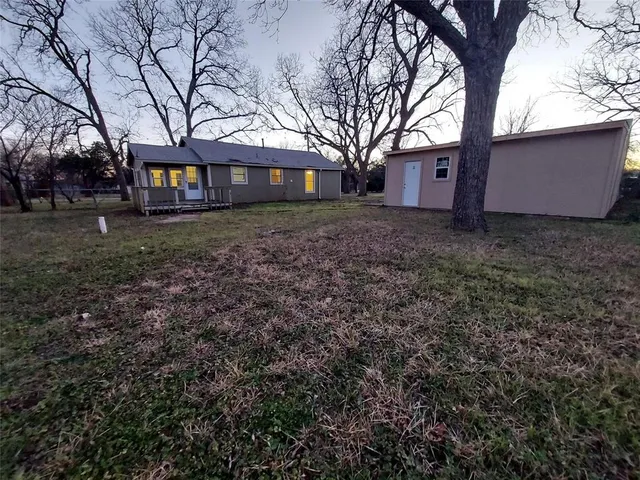 $1,150 | 606 West Washington Avenue, Whitney, TX 76692