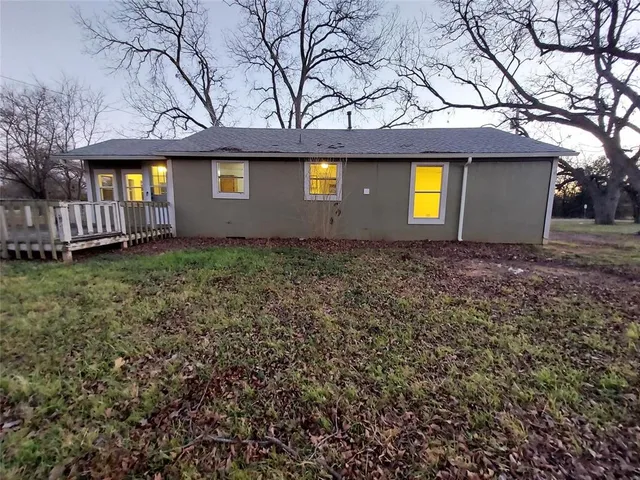 $1,150 | 606 West Washington Avenue, Whitney, TX 76692