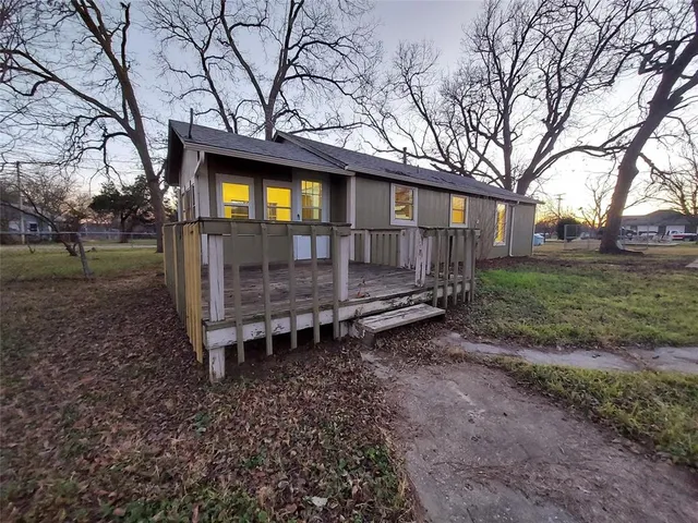 $1,150 | 606 West Washington Avenue, Whitney, TX 76692