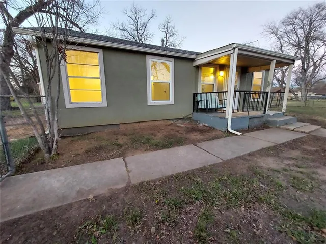$1,150 | 606 West Washington Avenue, Whitney, TX 76692