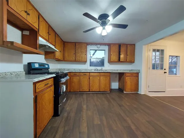 $1,150 | 606 West Washington Avenue, Whitney, TX 76692