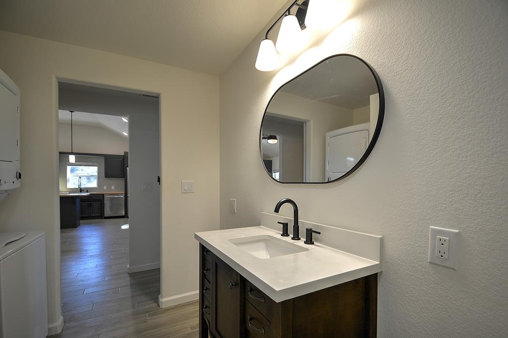 110 A Garner Road Kerrville, TX 78028 - Photo 26 of 46 a en suite bathroom with a sink and a mirror