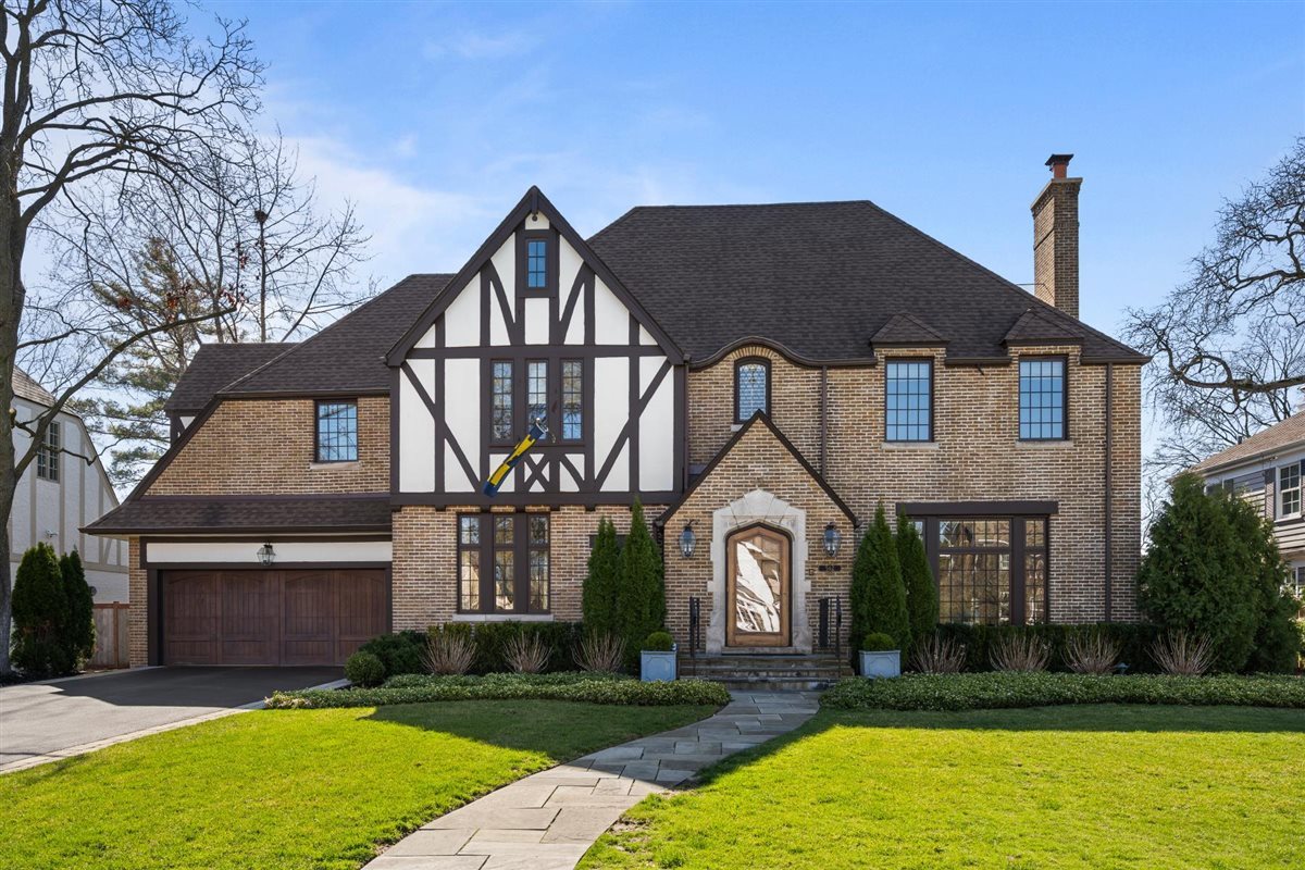 562 Earlston Road Kenilworth, IL 60043 - Photo 1 of 65