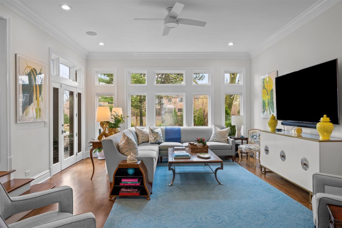 562 Earlston Road Kenilworth, IL 60043 - Photo 11 of 65