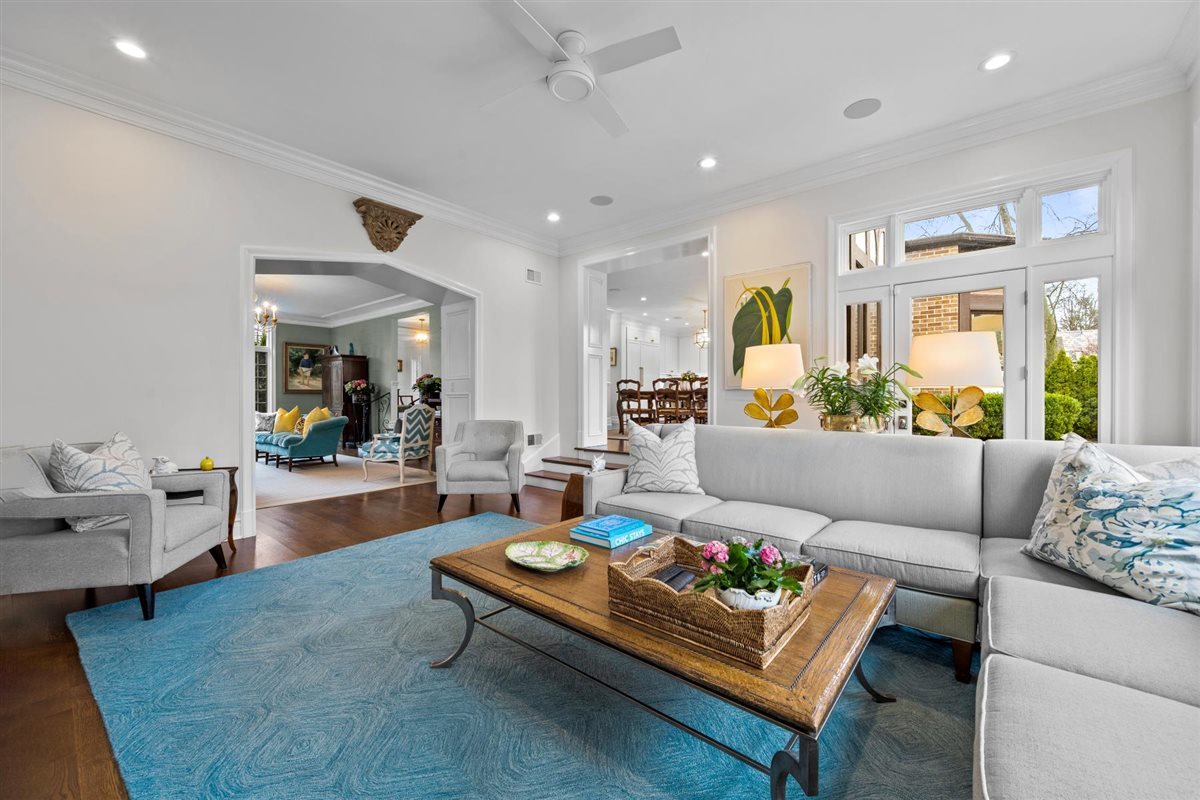 562 Earlston Road Kenilworth, IL 60043 - Photo 12 of 65