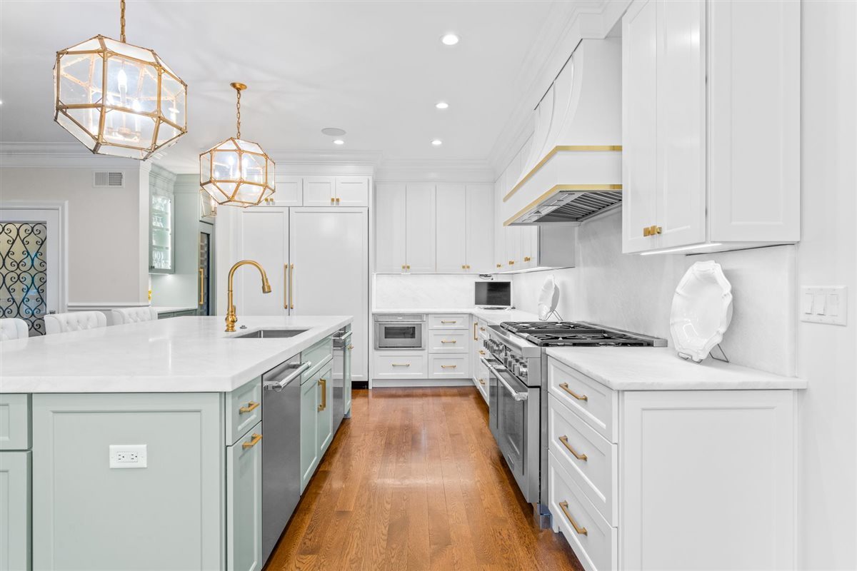 562 Earlston Road Kenilworth, IL 60043 - Photo 18 of 65