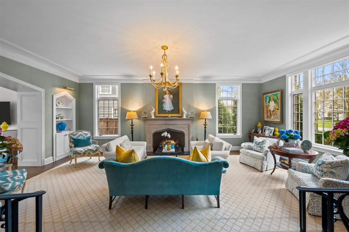 562 Earlston Road Kenilworth, IL 60043 - Photo 5 of 65