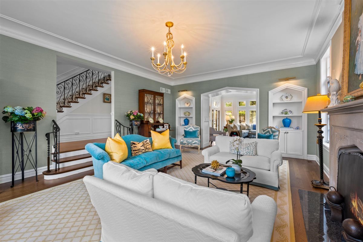 562 Earlston Road Kenilworth, IL 60043 - Photo 8 of 65