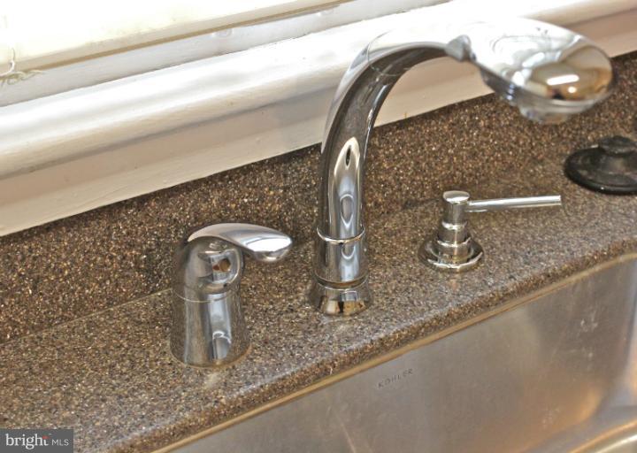 6722 Queens Road Alexandria, VA 22306 - Photo 17 of 28 Kitchen