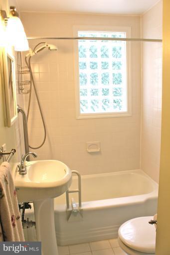 6722 Queens Road Alexandria, VA 22306 - Photo 4 of 28 Bath